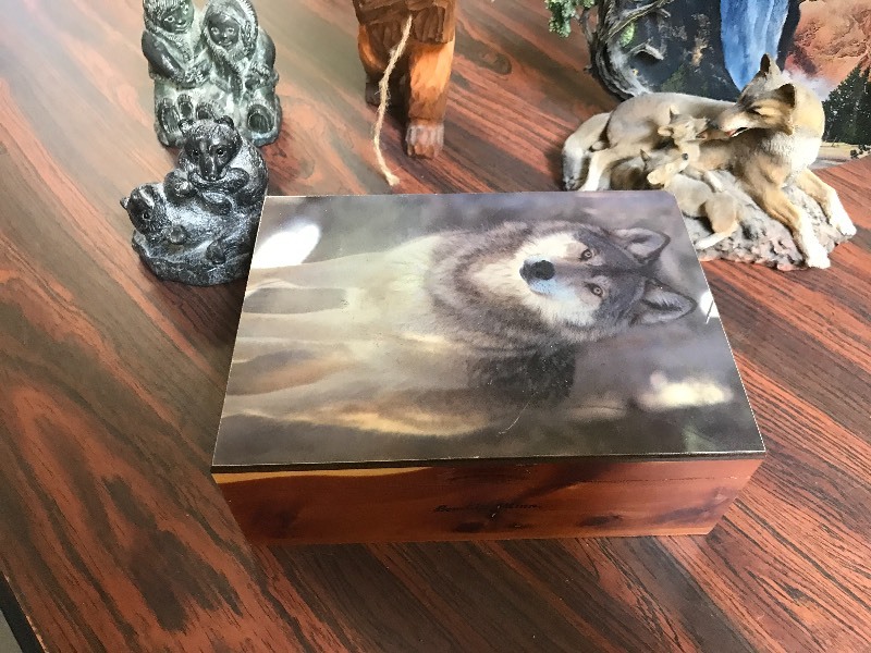 OUTDOORS  WILDLIFE THEMED DECORATIONS