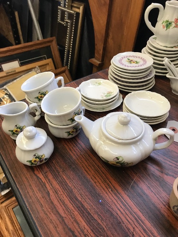 LOT OF SMALL PORCELAIN TEA SETS
