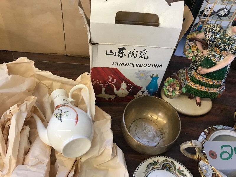 ORIENTAL THEMED TEA ITEMS AND DECORATIONS