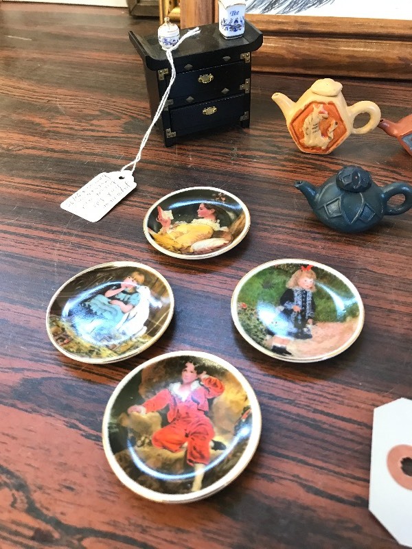 MINI POTTERY TEA POTS, DECORATIVE PICTURE PLATES, AND FURNITURE