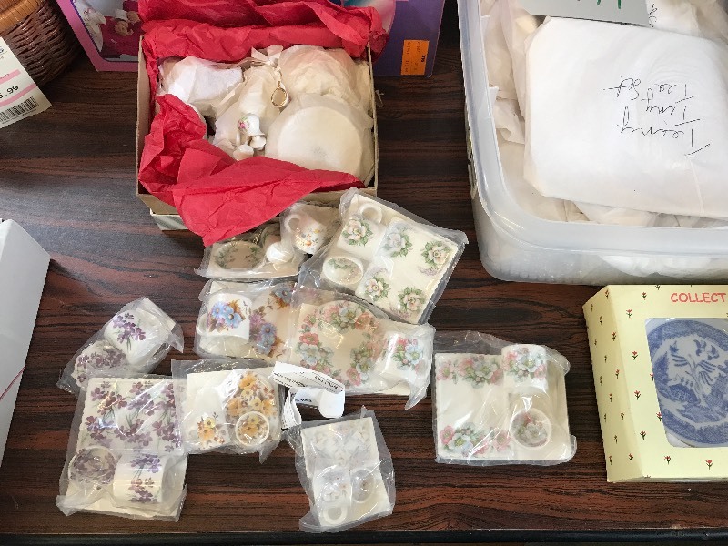 LARGE LOT OF MINIATURE TEA SETS AND ACCESSORIES