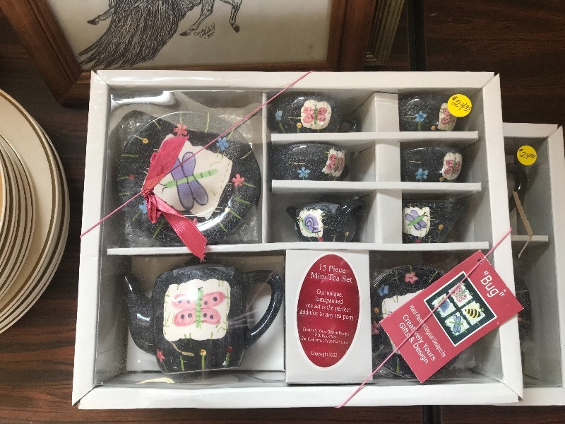 2 MATCHING 15 PIECE MINI TEA SETS