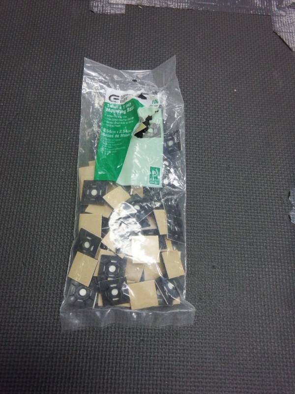 4 Cable Ties - 600 and Bases