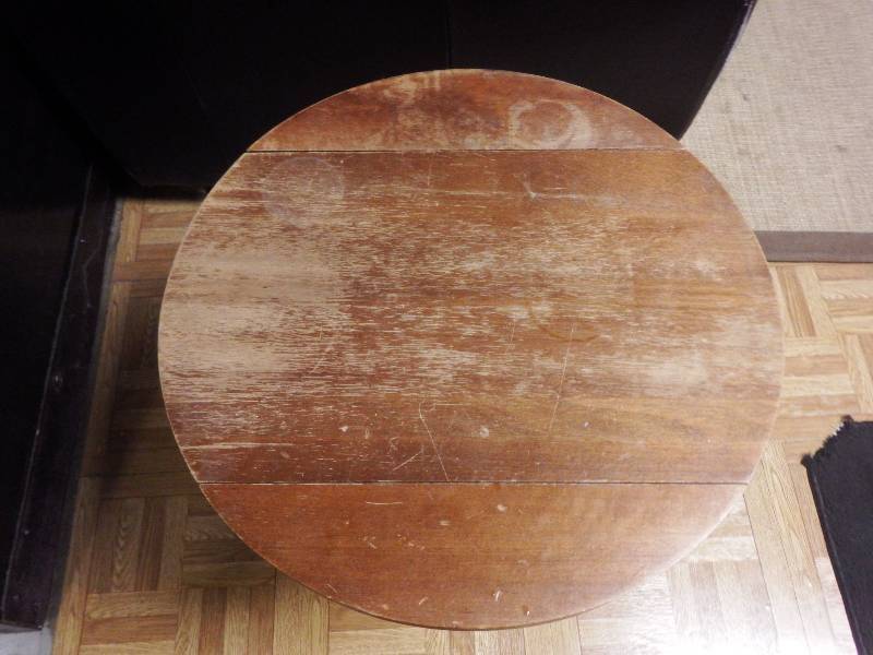 18 Diameter Round Table With Folding Sides