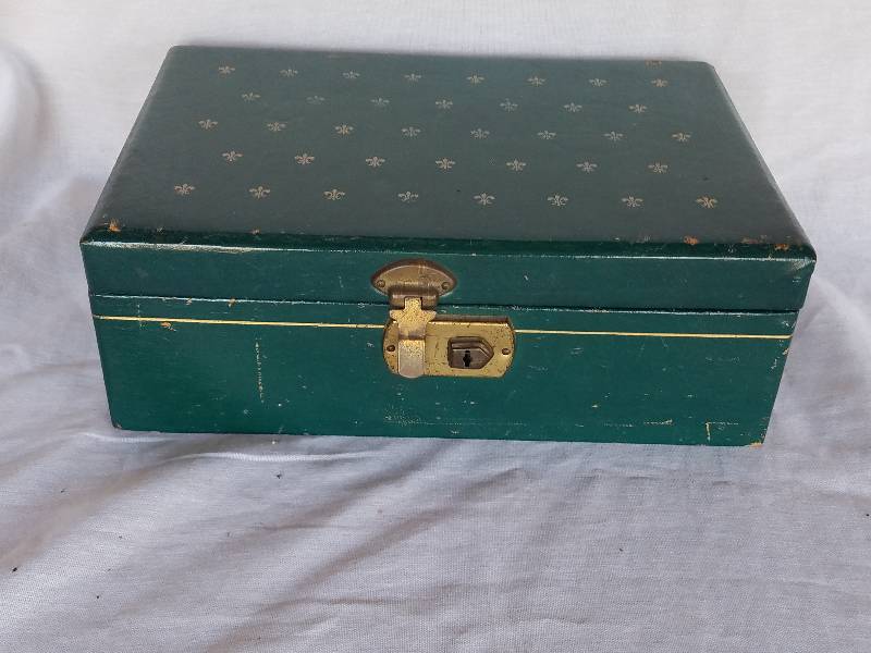 JEWELRY BOX