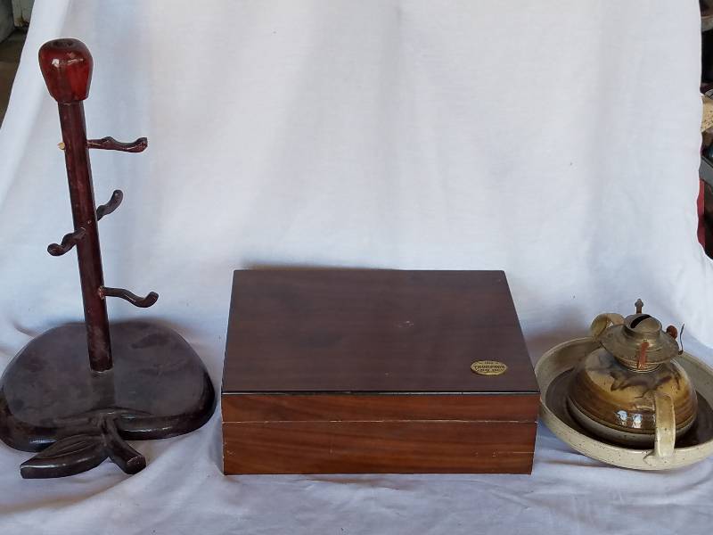 HUMIDOR, OIL LAMP, RACK