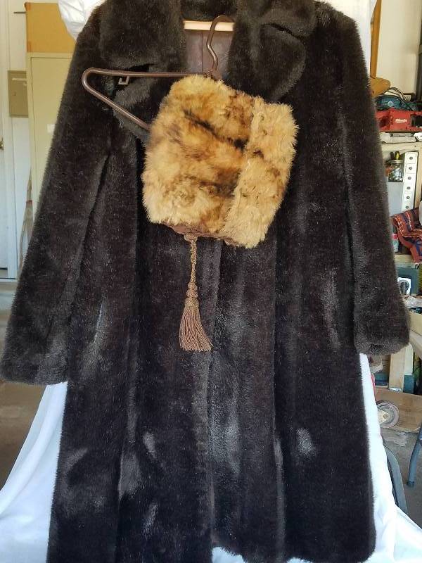 FUR COAT AND WARMER