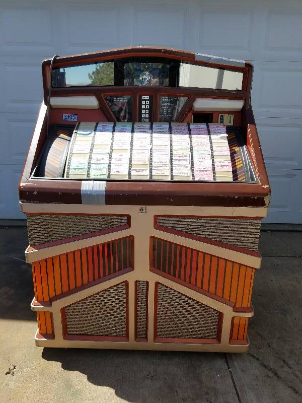 VINTAGE JUKE BOX