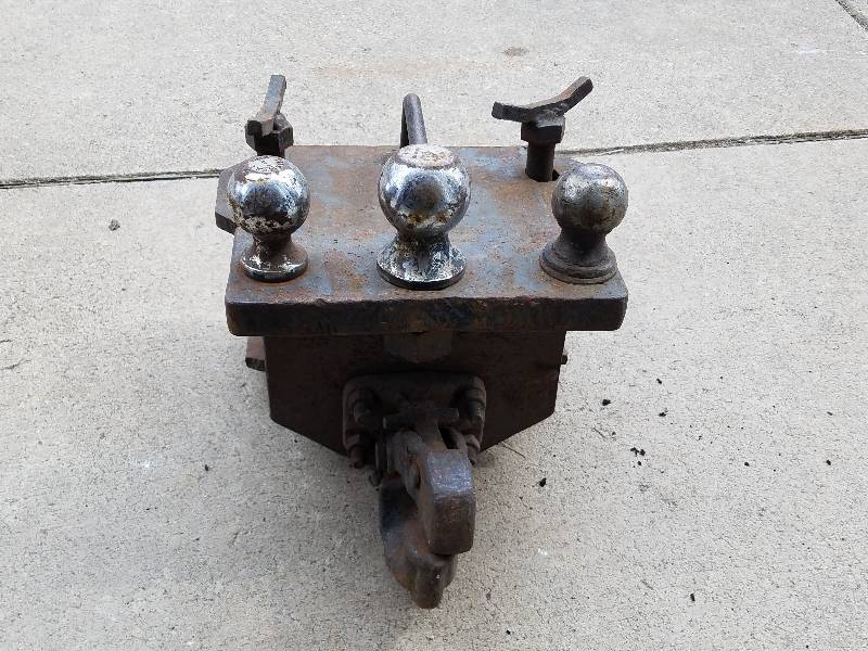 MULTIPLE SIZE HITCHES