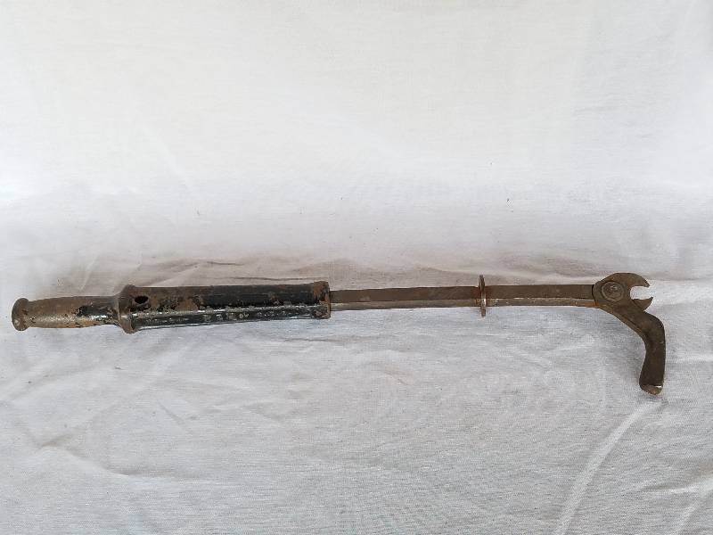 VINTAGE NAIL EXTRACTOR