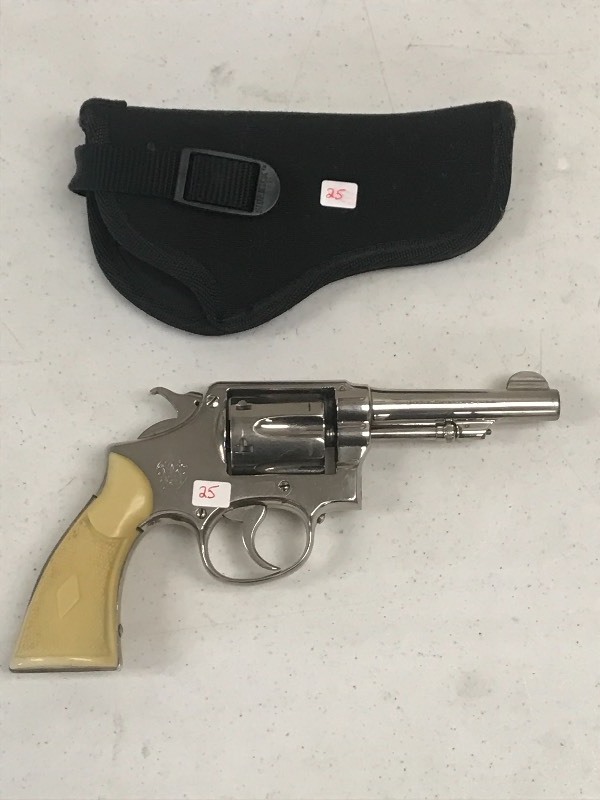lot 25 image: Smith & Wesson .38-Special
