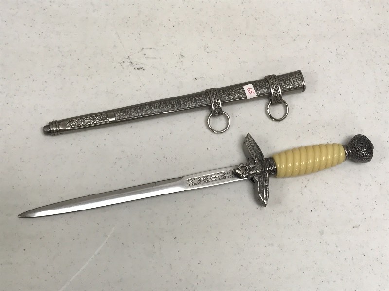 lot 65 image: German Dagger With Sheathe, Great C...