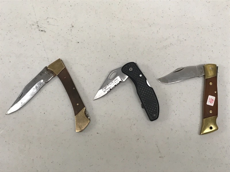 lot 80 image: Lot Of (3) Pocket Knives ...