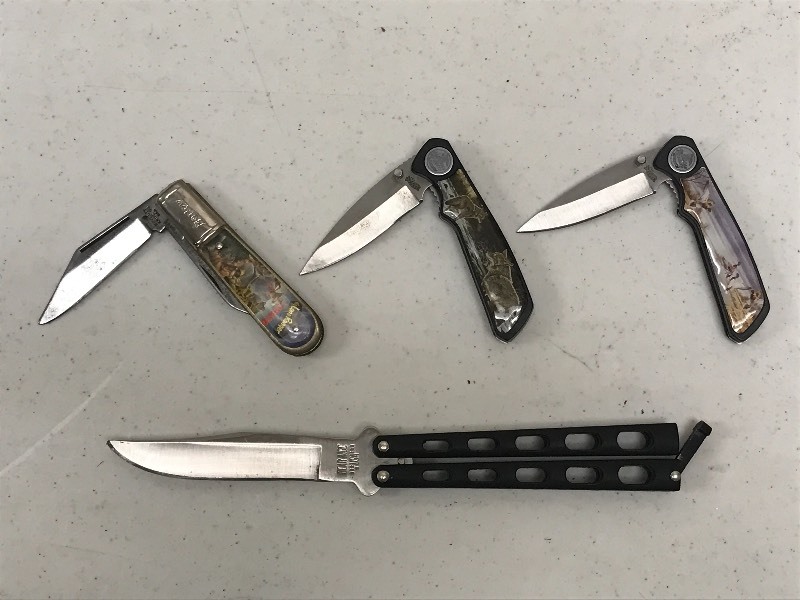 lot 81 image: Lot Of (4) Pocket Knives ...