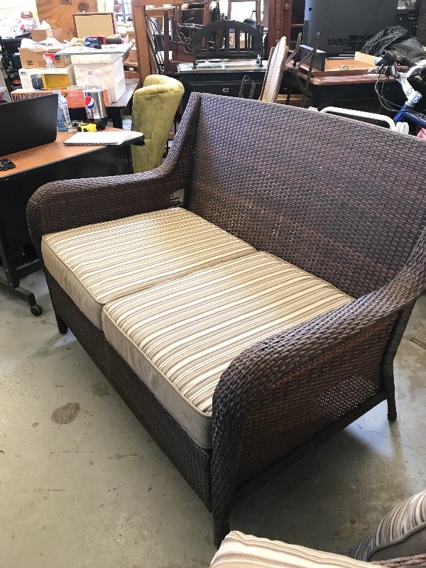 lot 401 image: WOVEN WICKER RESIN LOVESEAT