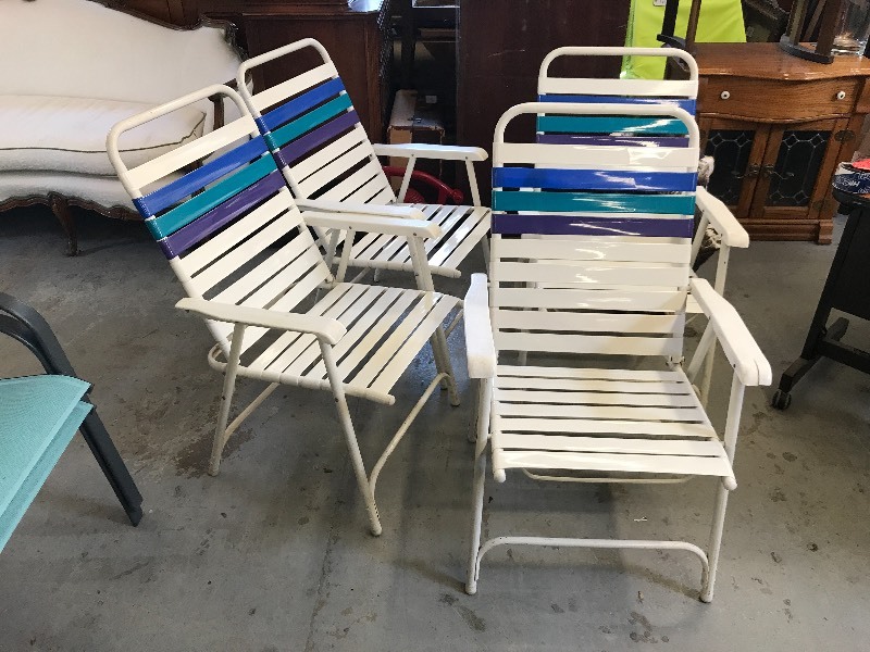 lot 414 image: FOLDING LAWN CHAIRS