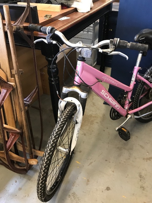 lot 416 image: SCHWINN RANGER 21 SPEED GIRLS MOUNTAIN BIKE