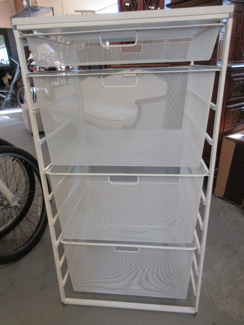 lot 422 image: WIRE BASKET ORGANIZER