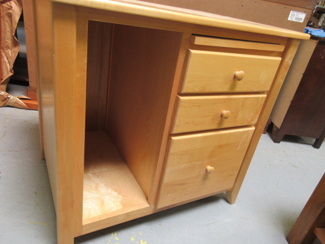 lot 433 image: SOLID STORAGE CABINETCOMPUTER DESK