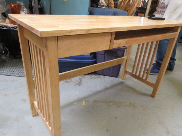 lot 434 image: COMPUTER DESK
