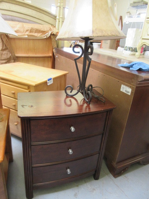lot 438 image: THREE DRAWER NIGHTSTAND AND LAMP