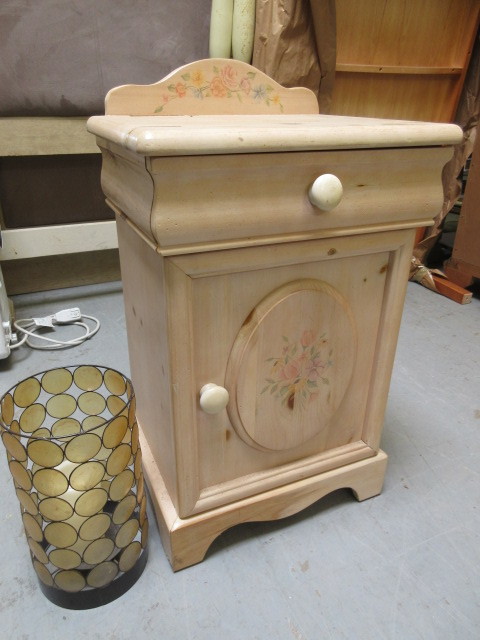 lot 441 image: STENCILED NIGHTSTAND AND CANDLE STAND