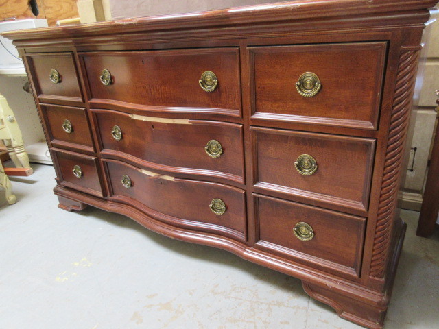 lot 444 image: STANLEY FURNITURE BEDROOM DRESSER