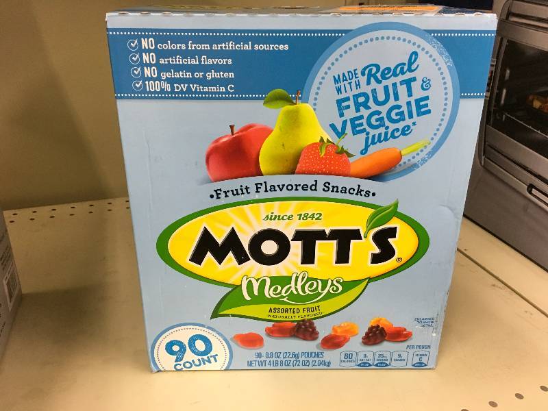 MOTTS FRUIT SNACK 90CT, RETAIL $9.89