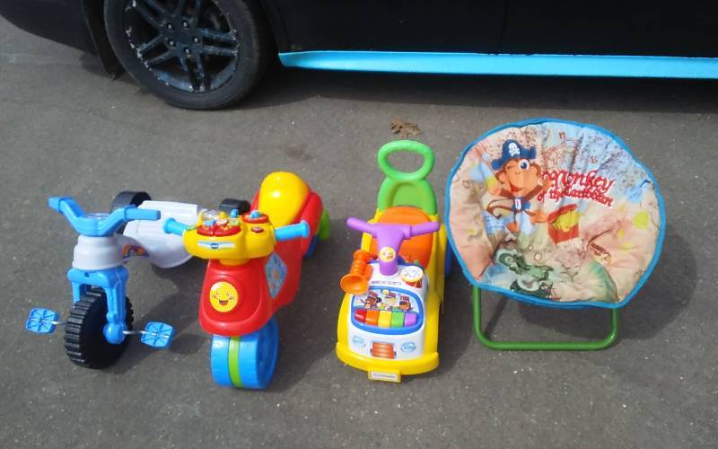 3-Ride On Toys, 1-Kids Folding Round Chair