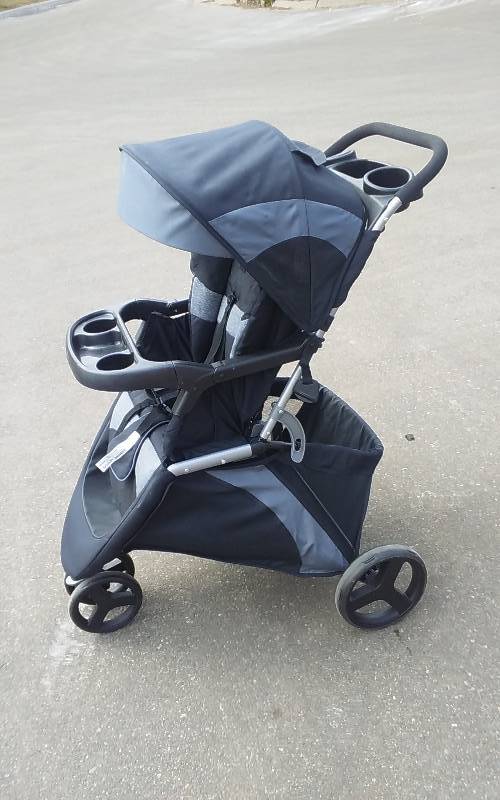 Even-Flo 3-Wheel Stroller (Looks Like New)