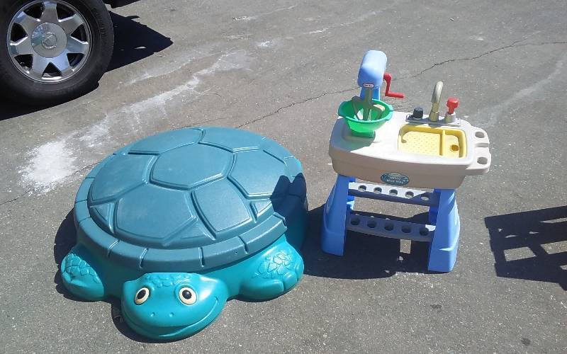 Little Tikes Turtle Sand Box With Lid & Little Tikes Making Mud Pies Water Table