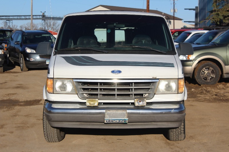 lot 2425 image: 1992 Ford E150 Conversion Van