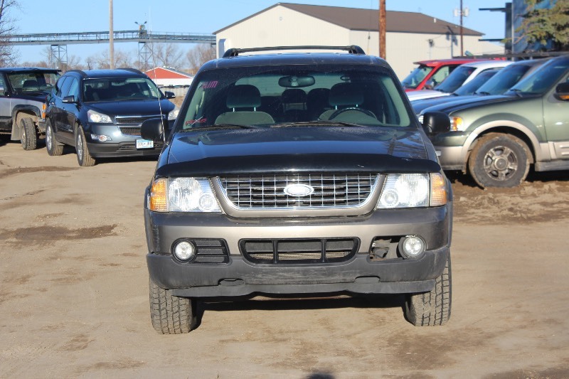 lot 2424 image: 2003 Ford Explorer XLT 4x4