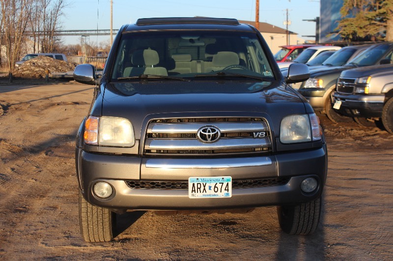 lot 2422 image: 2004 Toyota Tundra SR5 4x4 - 2 Owner -
