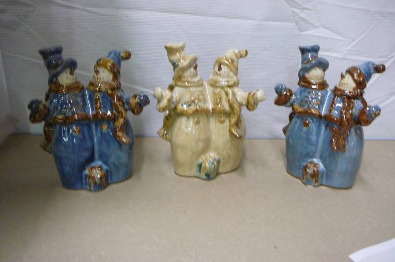 lot 3 image: 2 - Blue 8.5 Rustic snow couples  1- White 8.5 Rustic snow couple