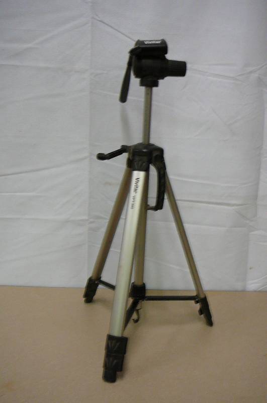 lot 9 image: Vivi tar VPT-30 tripod camera stand