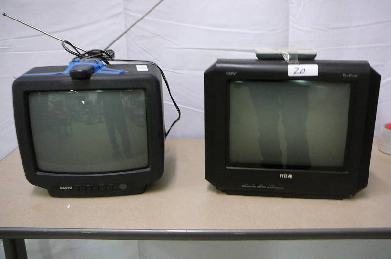 lot 20 image: 2 - 13 TVS with remotes, Sony & RCA Both work perfect good for fish housecamper
