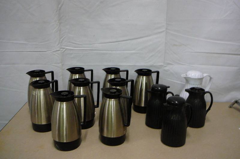 lot 25 image: Coffee servers 9- Stainless # und1000N 4- Colored