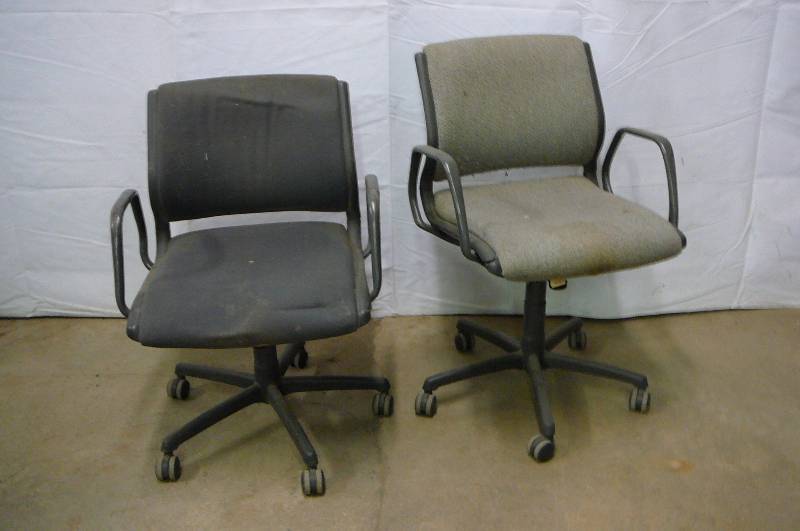 lot 36 image: Office Chairs 2 count