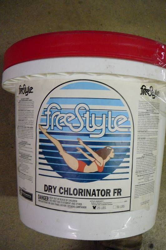 lot 38 image: Free Style Dry Chlorinator -FR 25lbs Never opened