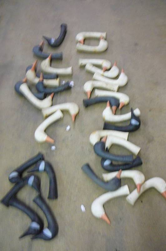 lot 39 image: Goose decoys Bodys and heads 30