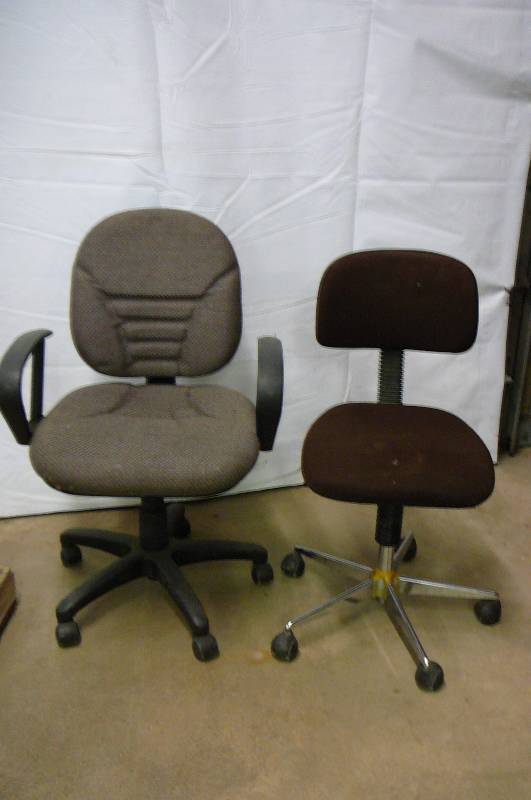 lot 40 image: Office Chairs 2 count