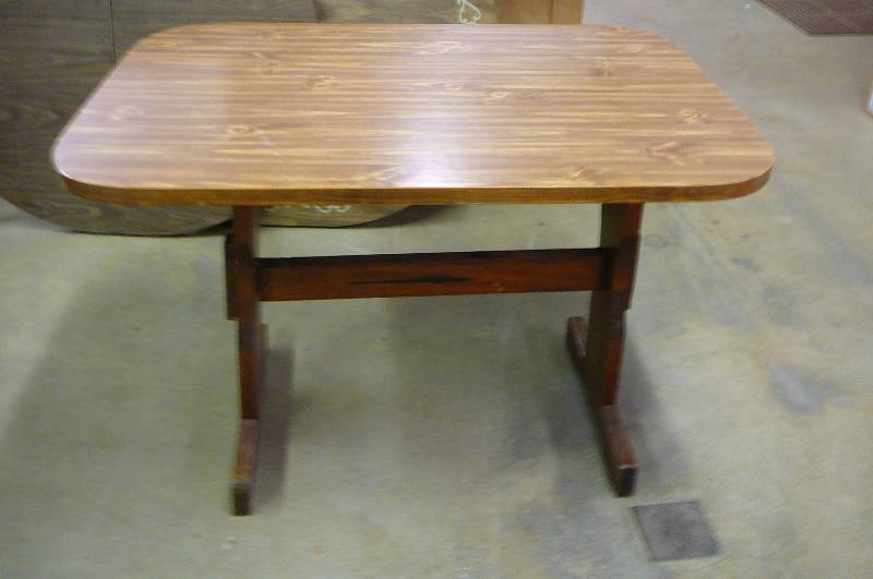 lot 45 image: Lot of table tops 3 with no base, 1 with base