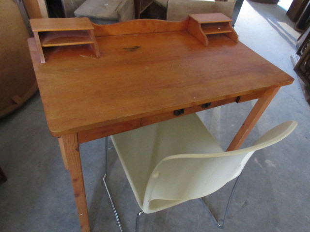 SMALL DESK