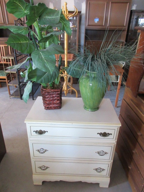 DRESSER AND ACCESSORIE