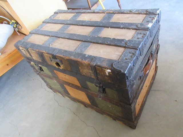 STEAMER TRUNK