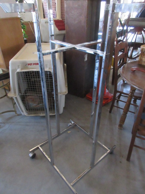 ROLLING FIXTURES WITH ADJUSTABLE ARMS
