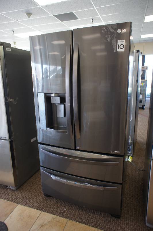 lot 1 image: NEW - SCRATCH AND DENT - LG ENERGY STAR MODEL # (LMXS27626D) French Door Refrigerator - 35.7 - 26.7 cu ft - Black Stainless Steel - TESTED WORKS - MSRP $ 3599.99