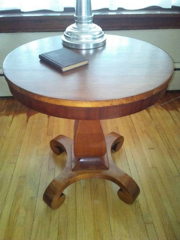 lot 153 image: Vintage Round Accent Table, 25  H x 23  Diameter