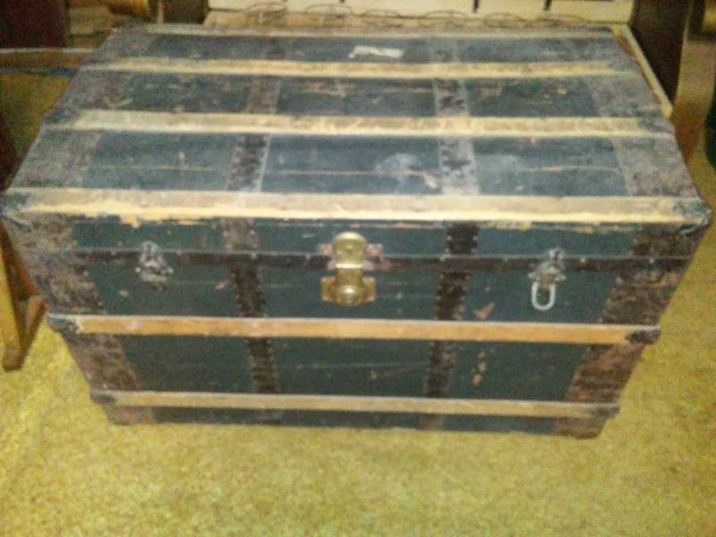 lot 161 image: Vintage Steamer Trunk, From Perley MN, Great Condition,
